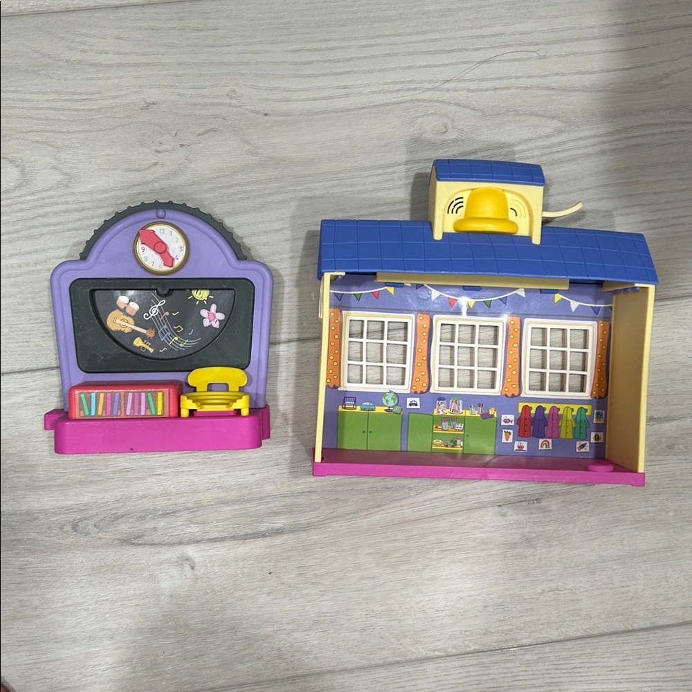 2 piece school play set peppa pig